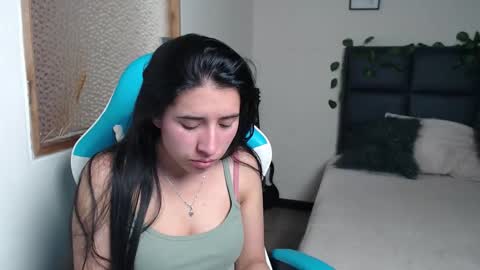 Snapshot of helen_rossy chatting on November 22, 7:35 pm Helen online show from November 22, 7:35 pm