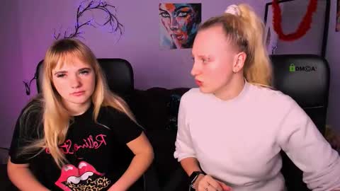 Snapshot of helen_shineee chatting on December 18, 9:04 am helen_shineee online show from December 18, 9:04 am