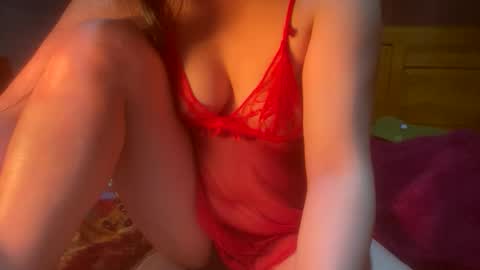 Snapshot of helen_sweetgirl chatting on March 17, 12:15 am helen_sweetgirl online show from March 17, 12:15 am