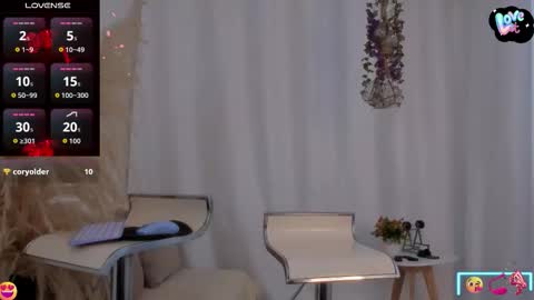 Helena Fits online show from November 6, 7:59 pm