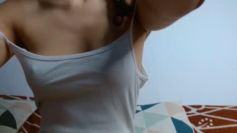 Snapshot of helena_hadler chatting on January 28, 2:43 am -- EE -- online show from January 28, 2:43 am