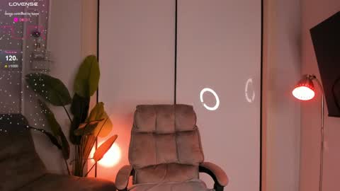 Snapshot of helena_lorente chatting on December 14, 11:34 pm Helen online show from December 14, 11:34 pm