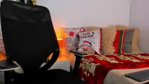 Snapshot of helena_santos01 chatting on December 4, 11:19 am Helena Santos online show from December 4, 11:19 am