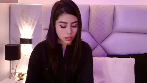 Snapshot of helena_whaite chatting on July 1, 2:02 am helena_whaite online show from July 1, 2:02 am