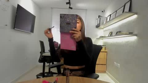 Snapshot of helenafoumier chatting on May 3, 2:01 pm helenafoumier online show from May 3, 2:01 pm