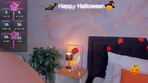 helendanvers online show from October 31, 3:07 am