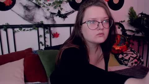 helendanvers online show from November 4, 9:52 am