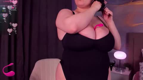 helendanvers online show from November 19, 3:23 pm