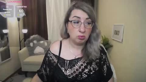 helenenigma online show from November 17, 7:19 pm