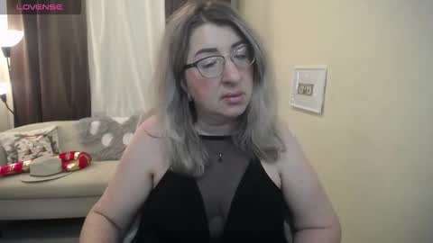 helenenigma online show from December 13, 7:53 pm