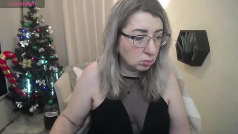 helenenigma online show from December 20, 7:32 pm