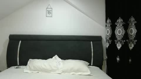 Snapshot of helenhelly chatting on December 9, 7:06 am helenhelly online show from December 9, 7:06 am