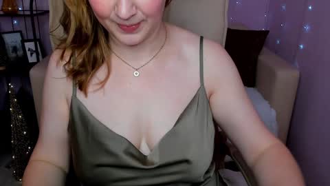 Snapshot of helens_lov chatting on December 15, 1:57 am Helen online show from December 15, 1:57 am