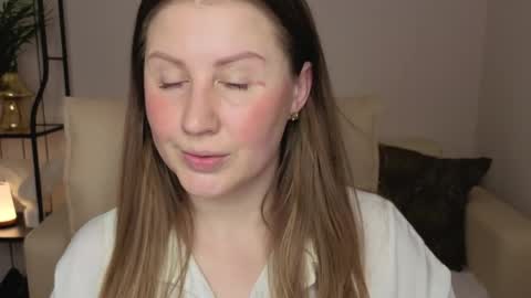 Helen online show from May 1, 1:43 am