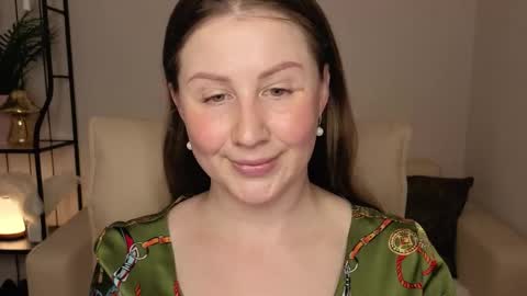 Snapshot of helens_lov chatting on May 10, 2:17 am Helen online show from May 10, 2:17 am