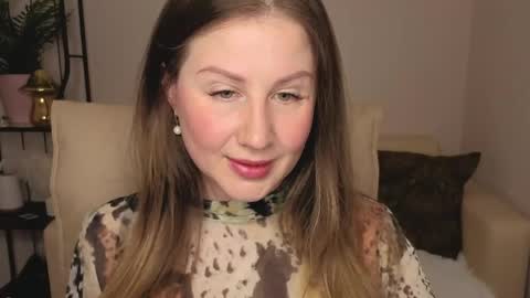 Snapshot of helens_lov chatting on May 21, 2:18 am Helen online show from May 21, 2:18 am