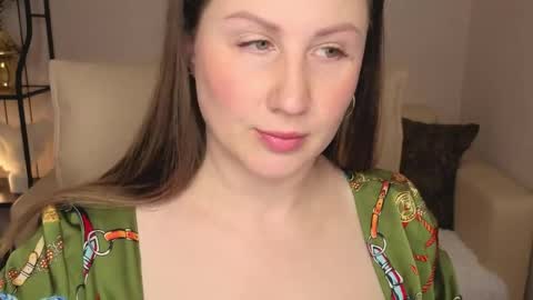 Snapshot of helens_lov chatting on May 22, 2:40 am Helen online show from May 22, 2:40 am