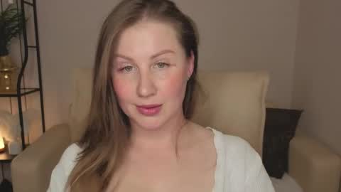 Snapshot of helens_lov chatting on June 5, 6:52 am Helen online show from June 5, 6:52 am