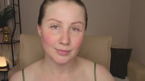 Snapshot of helens_lov chatting on June 7, 5:11 am Helen online show from June 7, 5:11 am