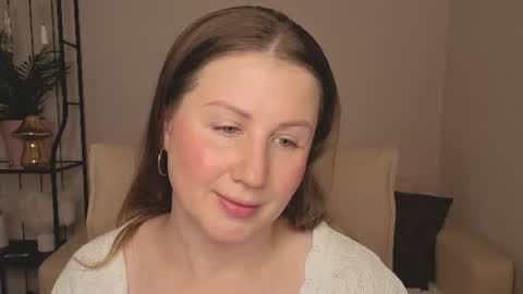 Snapshot of helens_lov chatting on June 17, 2:25 am Helen online show from June 17, 2:25 am