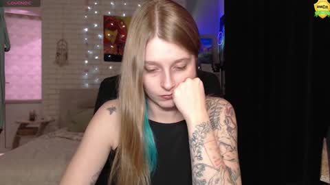 Snapshot of helenundersin chatting on November 25, 8:42 pm Helen online show from November 25, 8:42 pm