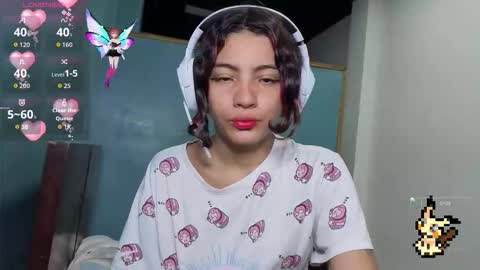 Snapshot of helia_n_amy chatting on November 5, 12:21 am Helia Transfem and Amy online show from November 5, 12:21 am