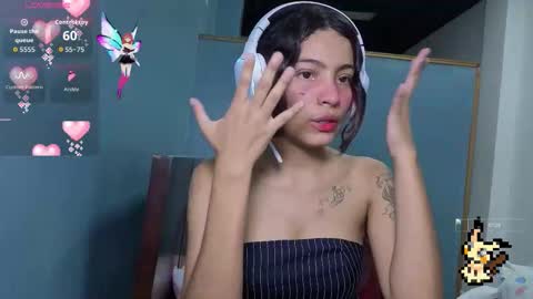 Snapshot of helia_n_amy chatting on November 10, 9:47 pm Helia Transfem and Amy online show from November 10, 9:47 pm