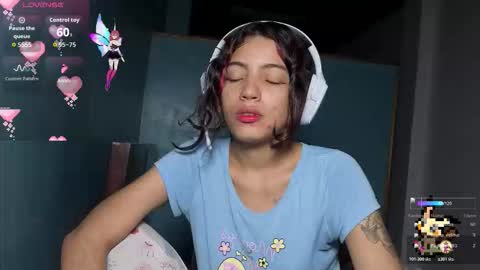 Snapshot of helia_n_amy chatting on November 11, 9:53 am Helia Transfem and Amy online show from November 11, 9:53 am