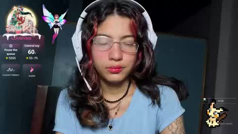 Snapshot of helia_n_amy chatting on November 15, 7:05 am Helia Transfem and Amy online show from November 15, 7:05 am