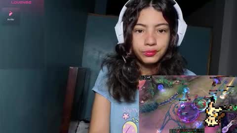 Snapshot of helia_n_amy chatting on November 17, 11:49 am Helia Transfem and Amy online show from November 17, 11:49 am