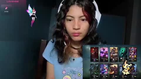 Snapshot of helia_n_amy chatting on November 18, 1:44 am Helia Transfem and Amy online show from November 18, 1:44 am