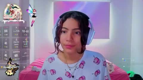 Snapshot of helia_n_amy chatting on December 1, 5:51 pm Helia Transfem and Amy online show from December 1, 5:51 pm