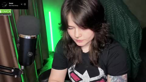 Red online show from May 4, 7:10 pm