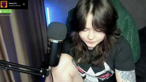 Snapshot of hell_hotline chatting on May 30, 6:49 pm Red online show from May 30, 6:49 pm