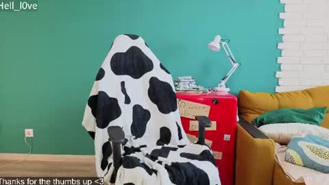 Snapshot of hell_l0ve chatting on June 13, 6:33 am Anastasiia online show from June 13, 6:33 am