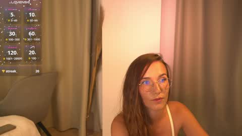 Snapshot of hell_lo chatting on October 5, 6:06 pm Lorette Lory online show from October 5, 6:06 pm