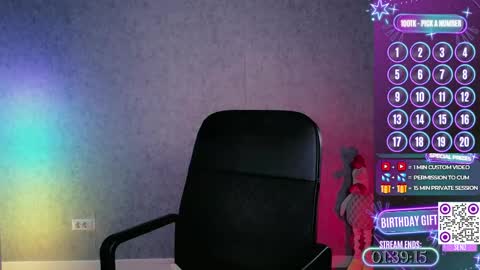 Snapshot of hell_on_heels_ chatting on May 19, 8:15 pm - show loyalty and subscribe - online show from May 19, 8:15 pm