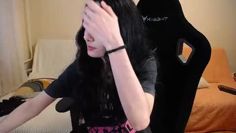 Snapshot of hella_helen chatting on July 27, 12:06 am Helen online show from July 27, 12:06 am