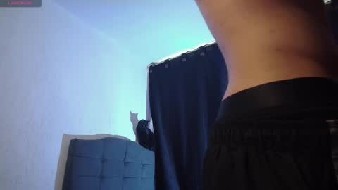 Snapshot of hellcat_xx chatting on September 28, 3:06 pm   CROW  online show from September 28, 3:06 pm