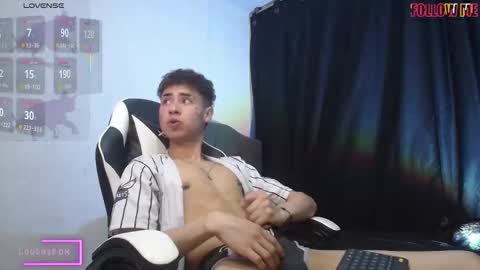 Snapshot of hellcat_xx chatting on October 10, 12:42 am   CROW  online show from October 10, 12:42 am