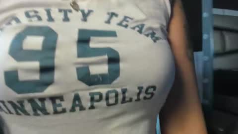 Snapshot of hellen__smith_ chatting on November 11, 1:00 pm hellen__smith_ online show from November 11, 1:00 pm