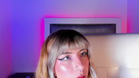 Snapshot of hellen__smith_ chatting on May 7, 8:25 pm hellen__smith_ online show from May 7, 8:25 pm