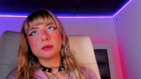 Snapshot of hellen__smith_ chatting on May 10, 12:32 pm hellen__smith_ online show from May 10, 12:32 pm
