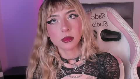 Snapshot of hellen__smith_ chatting on May 21, 8:27 pm hellen__smith_ online show from May 21, 8:27 pm