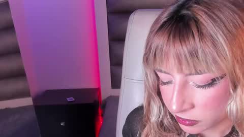 Snapshot of hellen__smith_ chatting on May 30, 10:07 pm hellen__smith_ online show from May 30, 10:07 pm