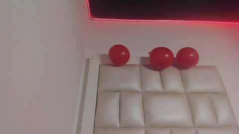 Snapshot of hellen__smith_ chatting on June 5, 5:03 am hellen__smith_ online show from June 5, 5:03 am