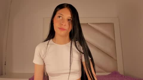 Snapshot of hellen__smith_ chatting on June 6, 3:06 pm hellen__smith_ online show from June 6, 3:06 pm