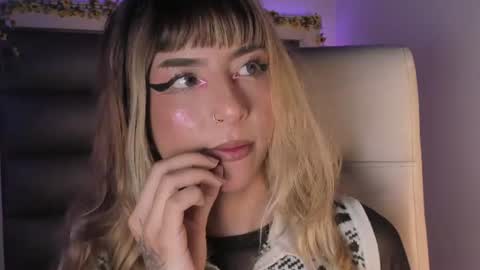 Snapshot of hellen__smith_ chatting on July 28, 8:23 pm hellen__smith_ online show from July 28, 8:23 pm