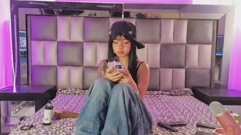 Snapshot of hellen__smith_ chatting on July 29, 3:54 pm hellen__smith_ online show from July 29, 3:54 pm