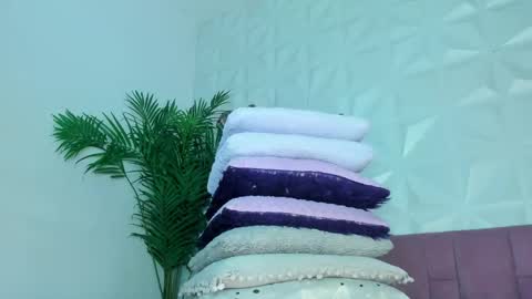 Snapshot of hellen_sky_ chatting on November 12, 7:24 pm hellen online show from November 12, 7:24 pm